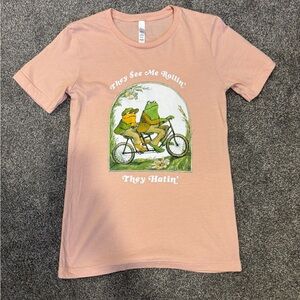 Frog and Toad graphic tee size S